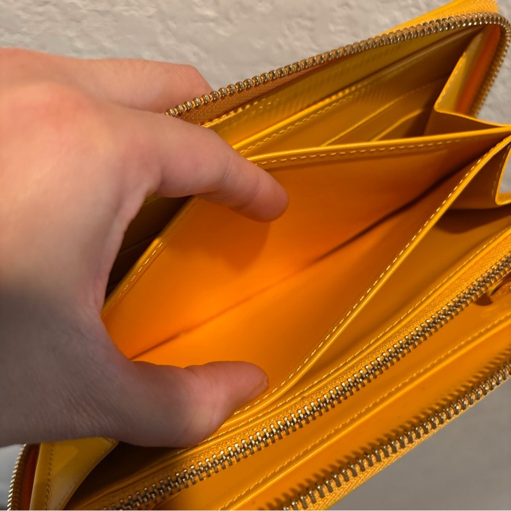 Louis Vuitton Continental Vernis
Yellow Zip Wallet - Picture 13 of 16